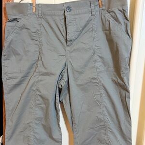 Woman’s Gray Casual Capris